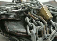 People feel worse off, locking wallets in 2011